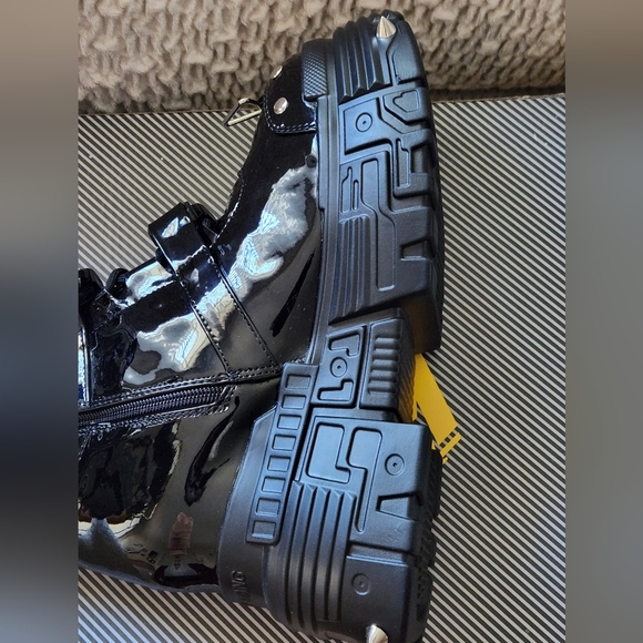 Size 10 Anthony Wang tall, black patent leather combat boots - Picture 5 of 11